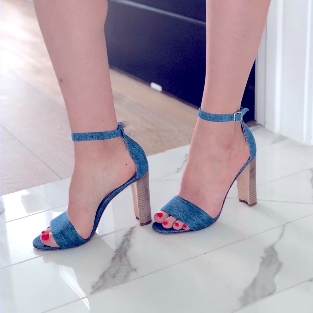 Manolo Blahnik light denim, open toe, sandals